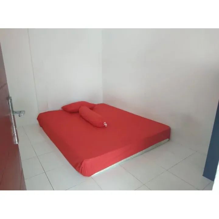 Foto Kamar B (Deluxe Room)  Kost Surabaya